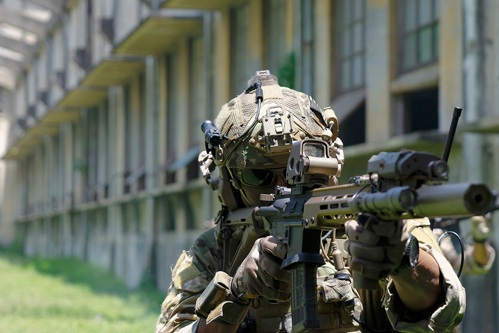 Soldier with CQB 300 BLK setup